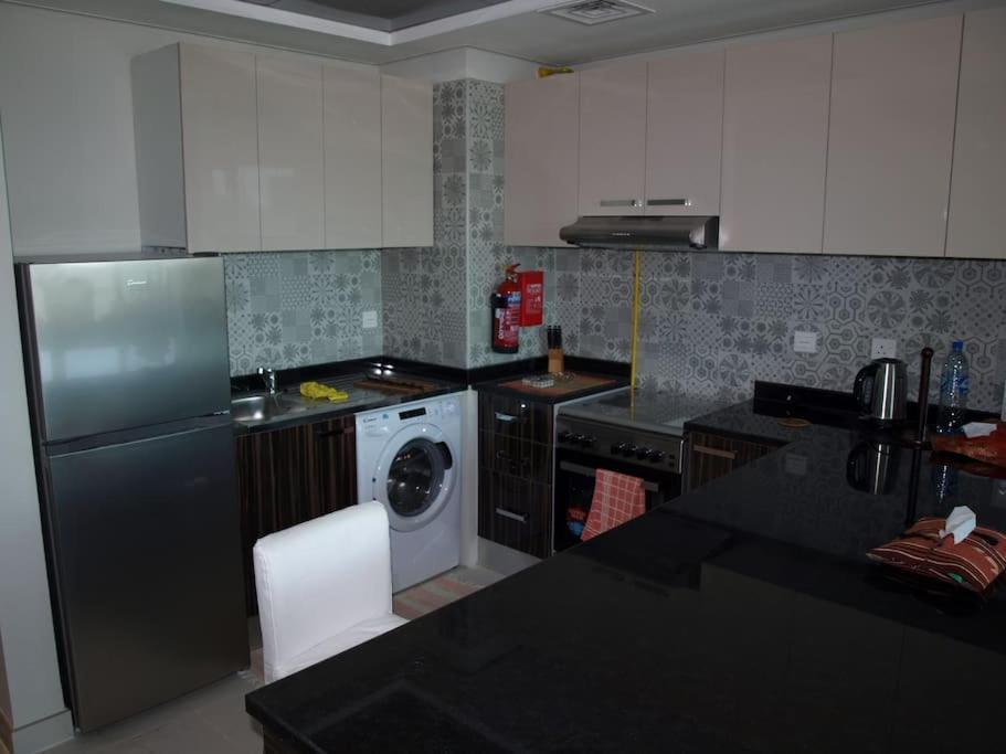 Elegant And Comfortably Furnished 2Brh Apartment In A Quiet Area! Дубай Екстериор снимка